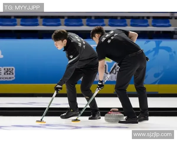 男子冰壶对决中国与丹麦激烈角逐展现冰上智慧与技巧